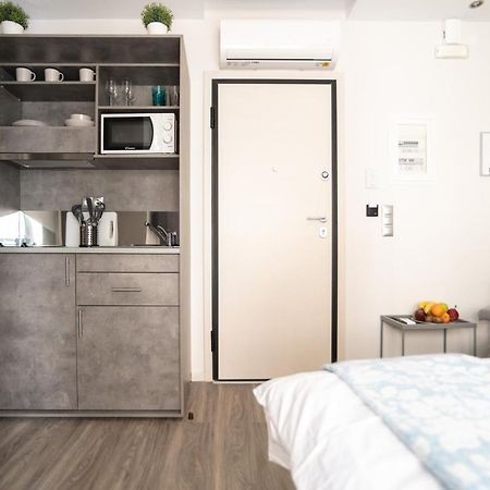 Apartamento A13 Pristine & Sunny 30M2 Flat Near Syntagma Sq Atenas Exterior foto